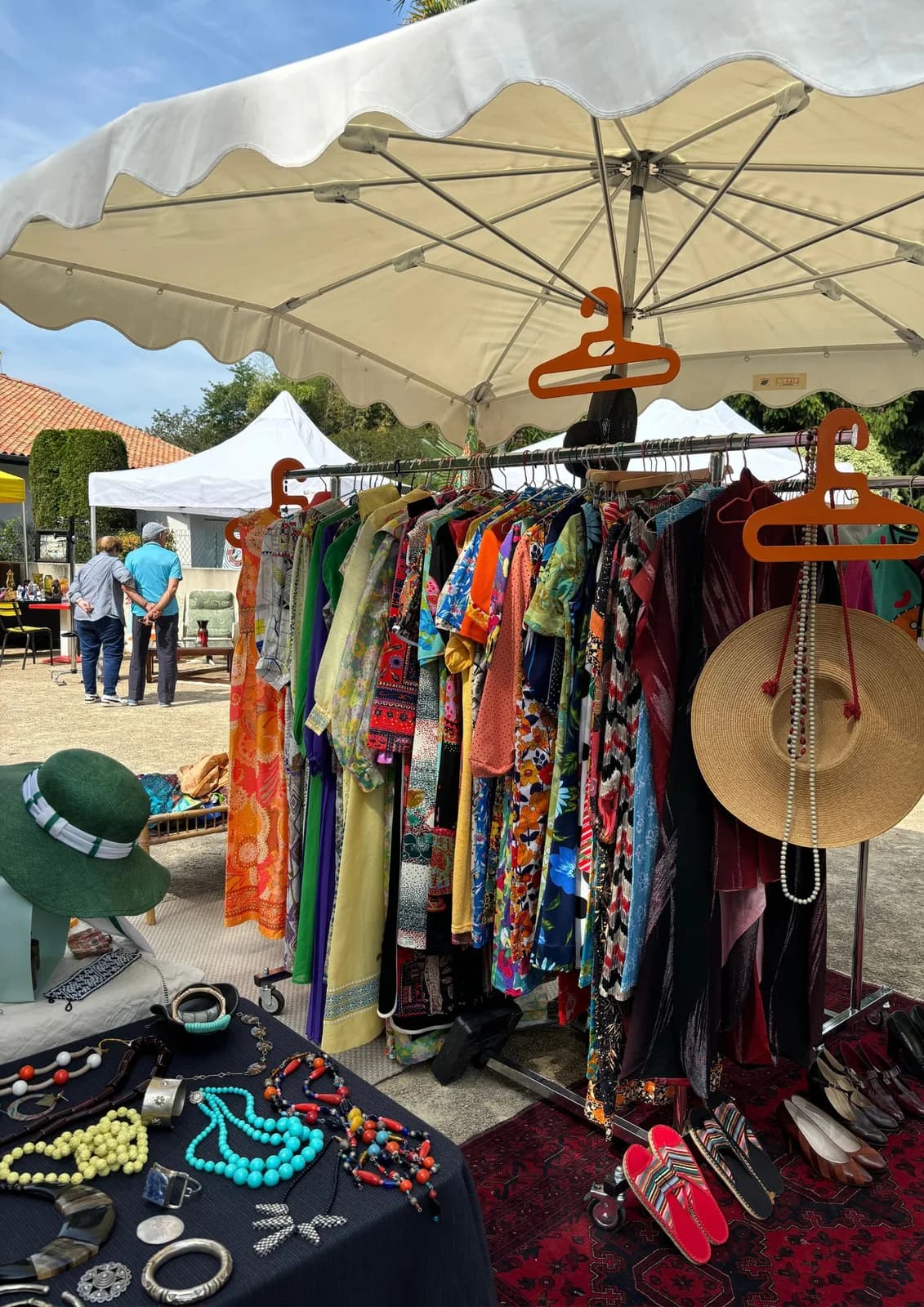 Image 5 : Marché à la brocante background