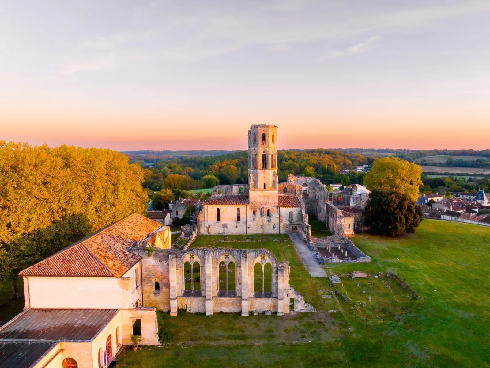 Image 5 : Visite commentée : À la découverte de l'abbaye de La Sauve-Majeure background