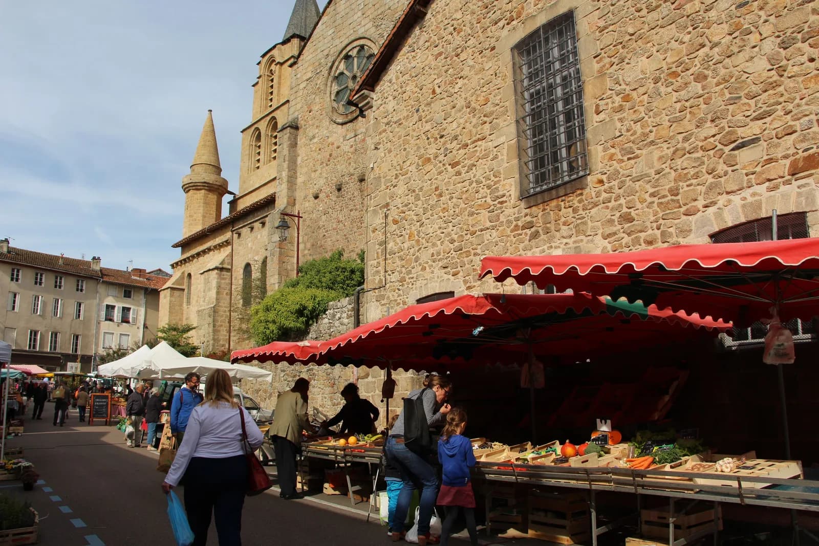 Image 1 : Marché hebdomadaire de Saint-Junien background