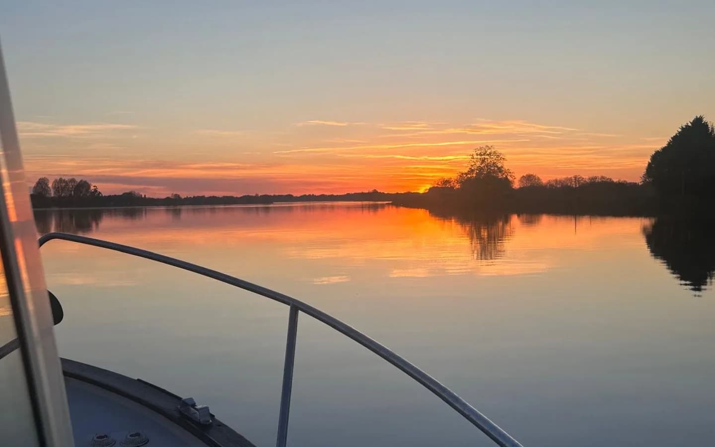 Image 5 : Balade en bateau sur l'Adour avec Baiona Marine background