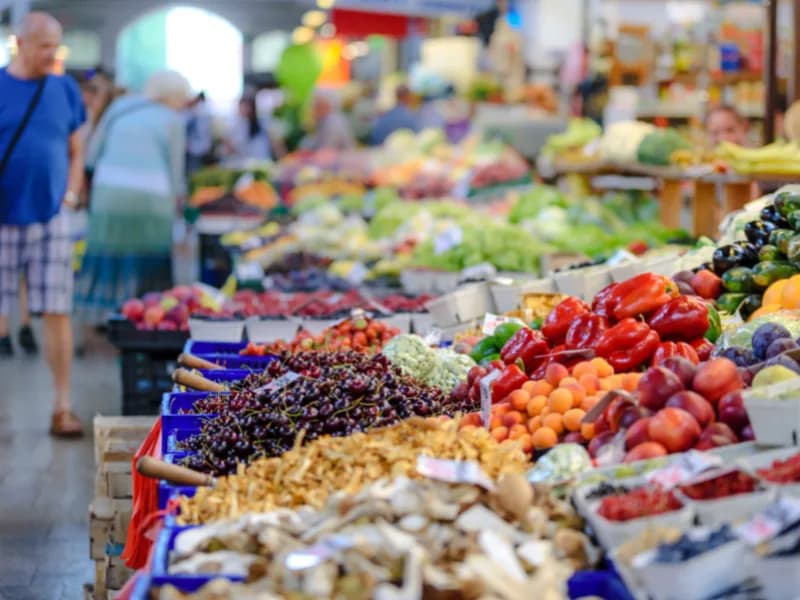 Image 1 : Marché hebdomadaire du dimanche de Saint-Caprais de Bordeaux background