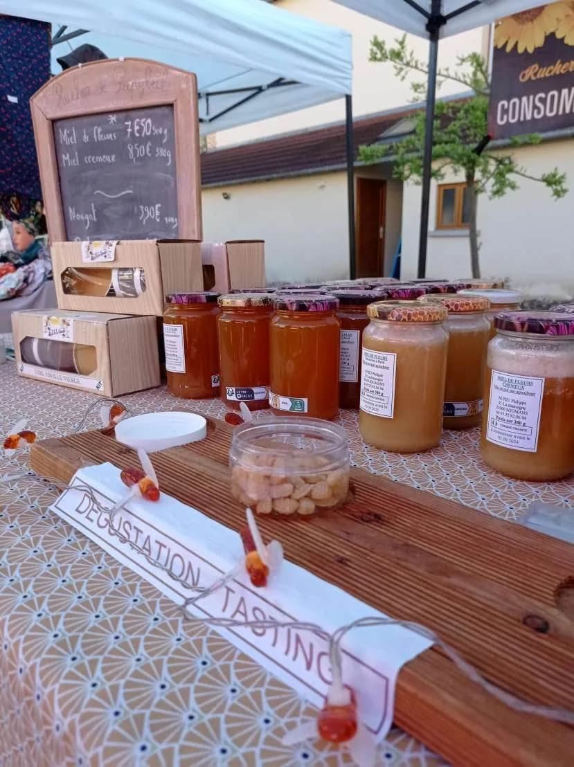 Image 1 : Marché hebdomadaire background