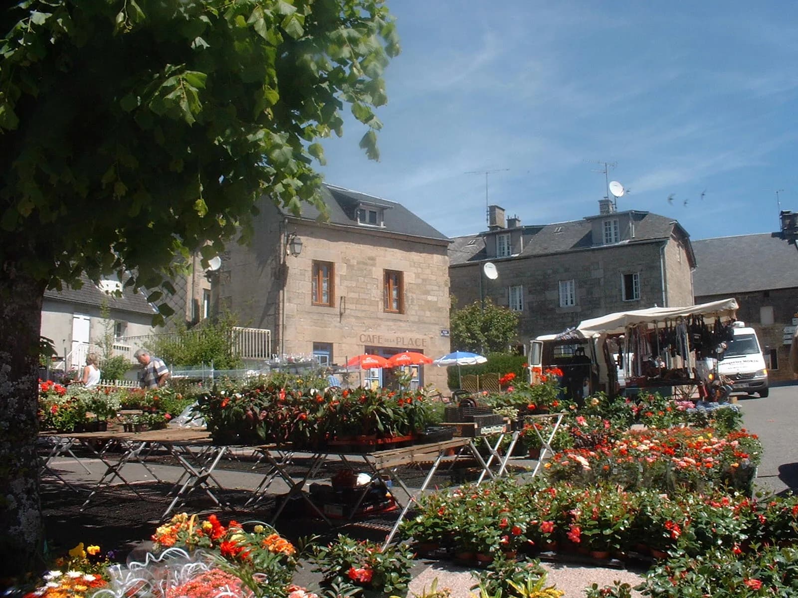 Image 1 : Marché de Bugeat background