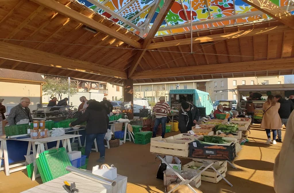 Image 1 : Marché traditionnel du dimanche background