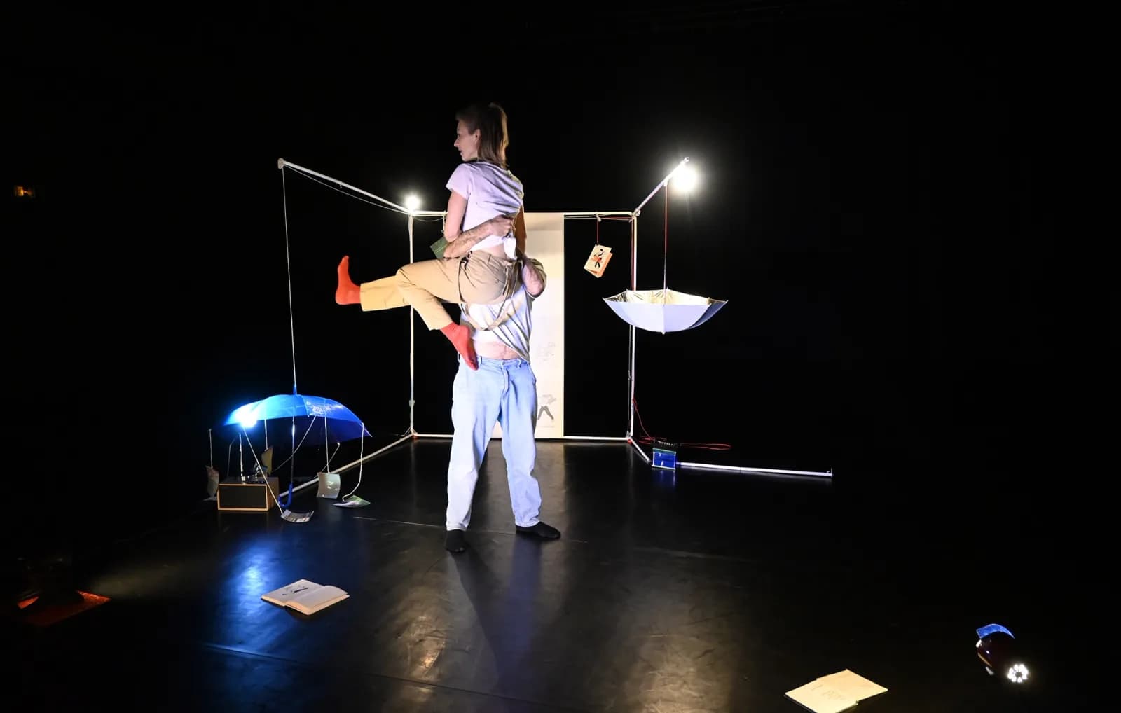Image 1 : Théâtre de l'Empreinte : Cirque : Face aux murs background