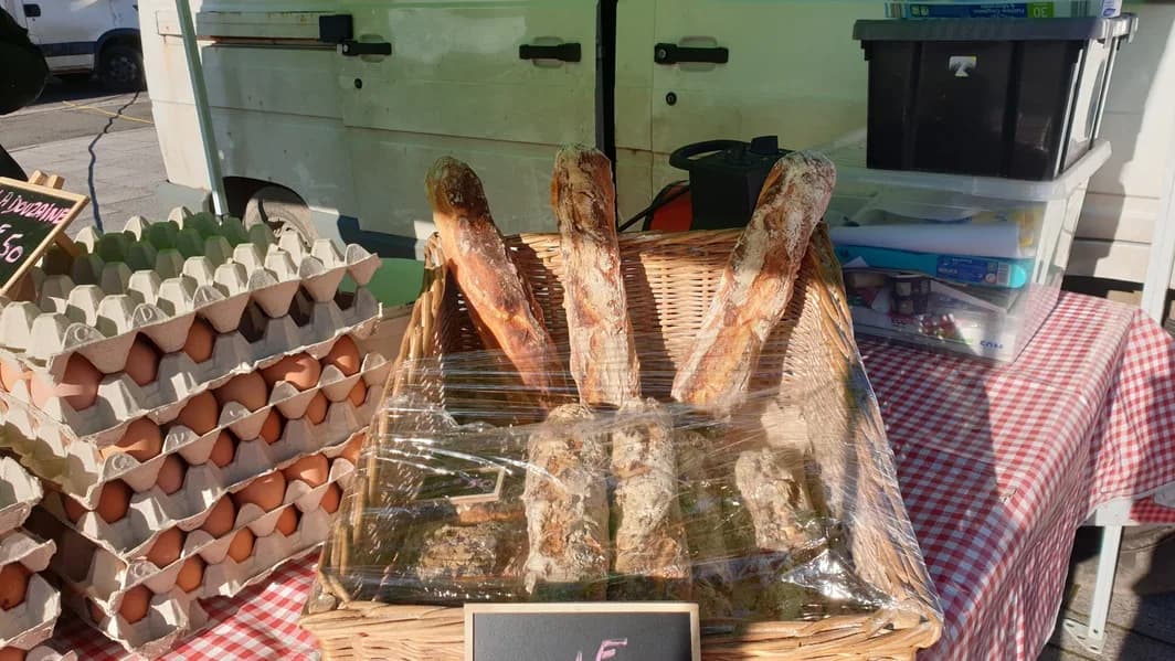 Image 3 : Marché hebdomadaire background