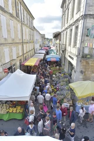 Image 3 : Marché hebdomadaire de Sainte-Foy-La-Grande background