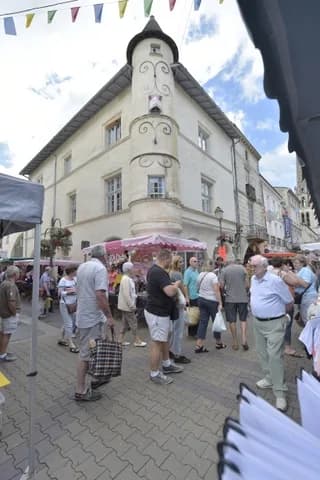 Image 2 : Marché hebdomadaire de Sainte-Foy-La-Grande background