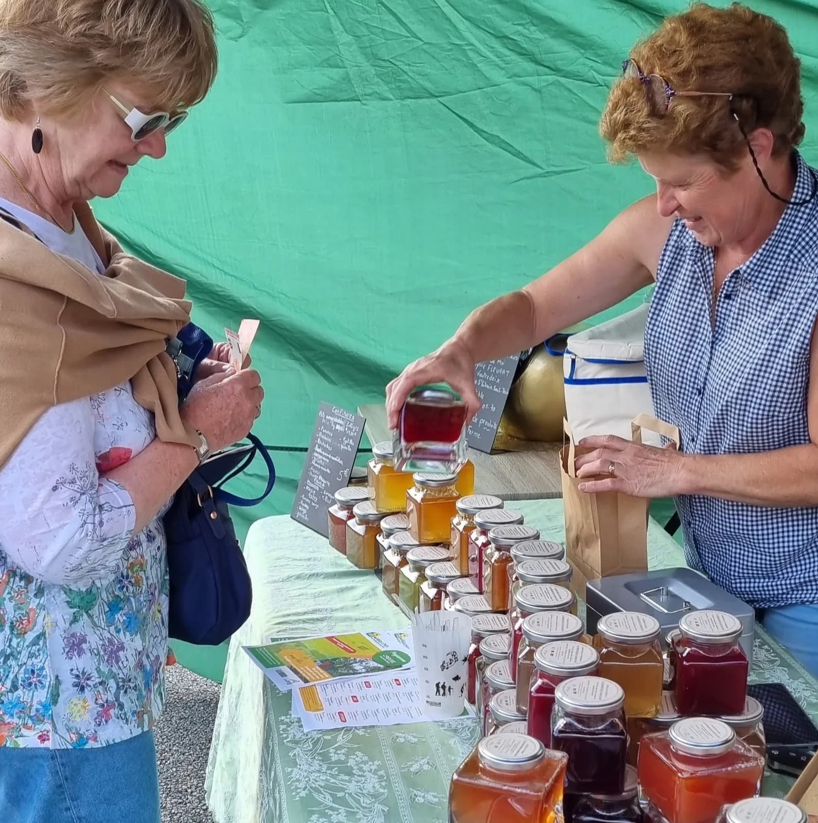 Image 1 : Marché hebdomadaire background