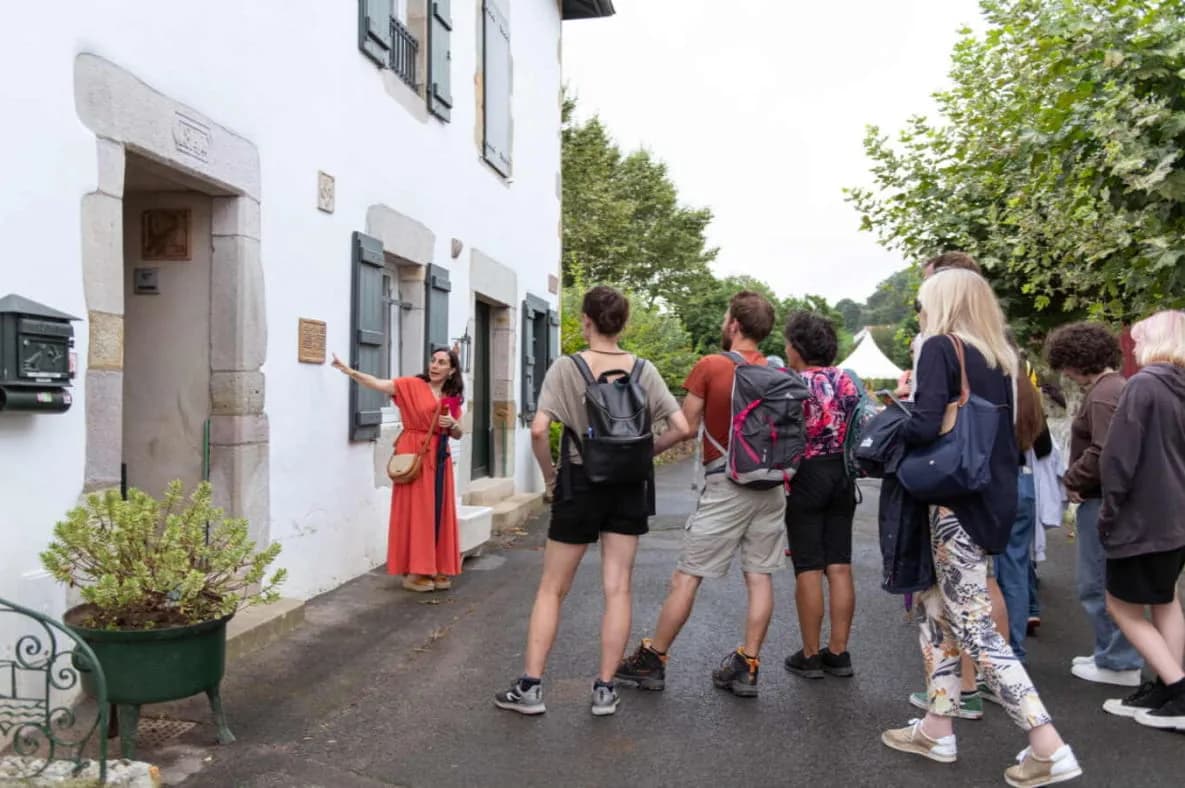 Image 2 : Visite guidée "Mythologie et sorcellerie, une face cachée de notre histoire" background