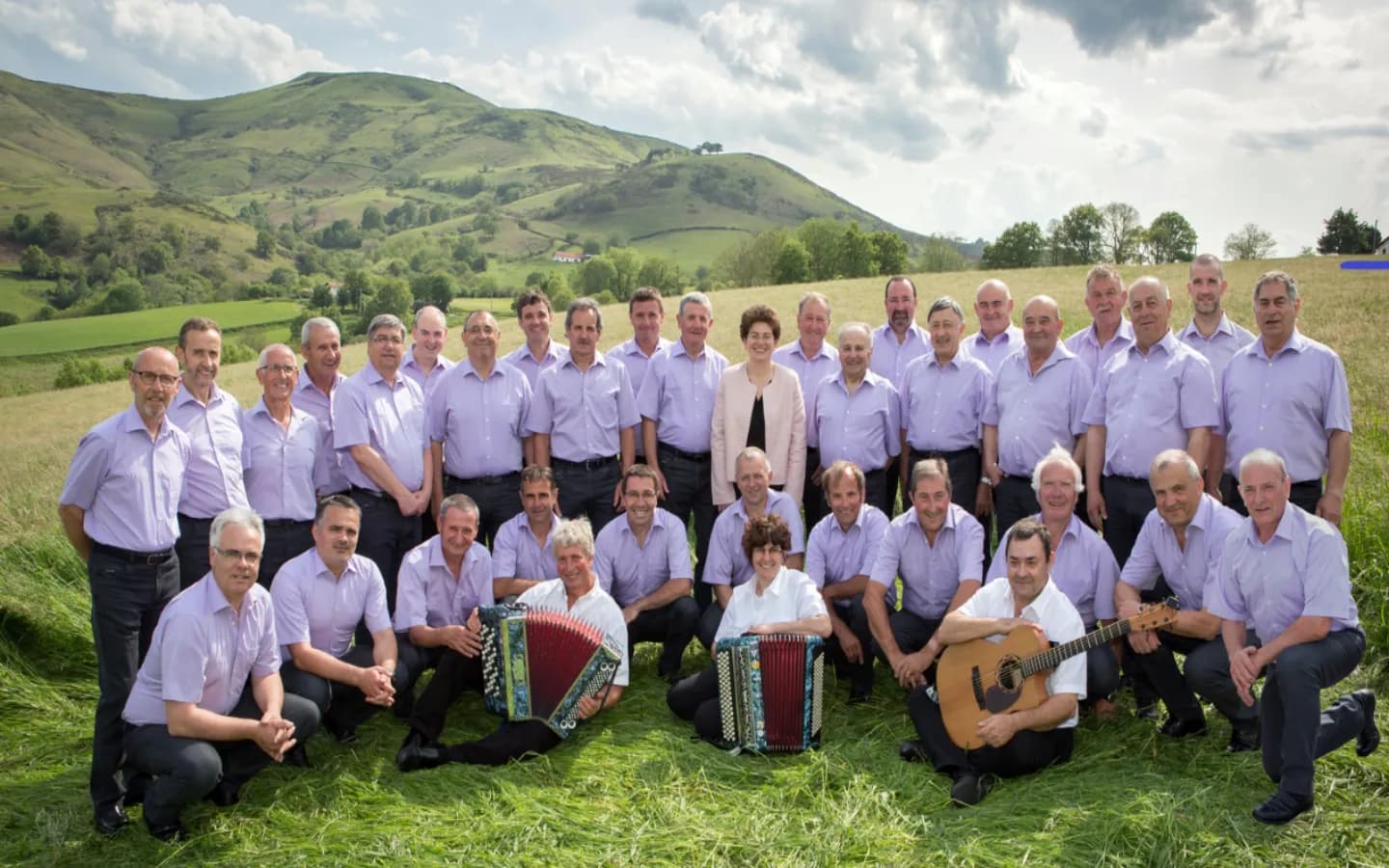 Image 3 : Choeurs basques d'hommes Elgarrekin background
