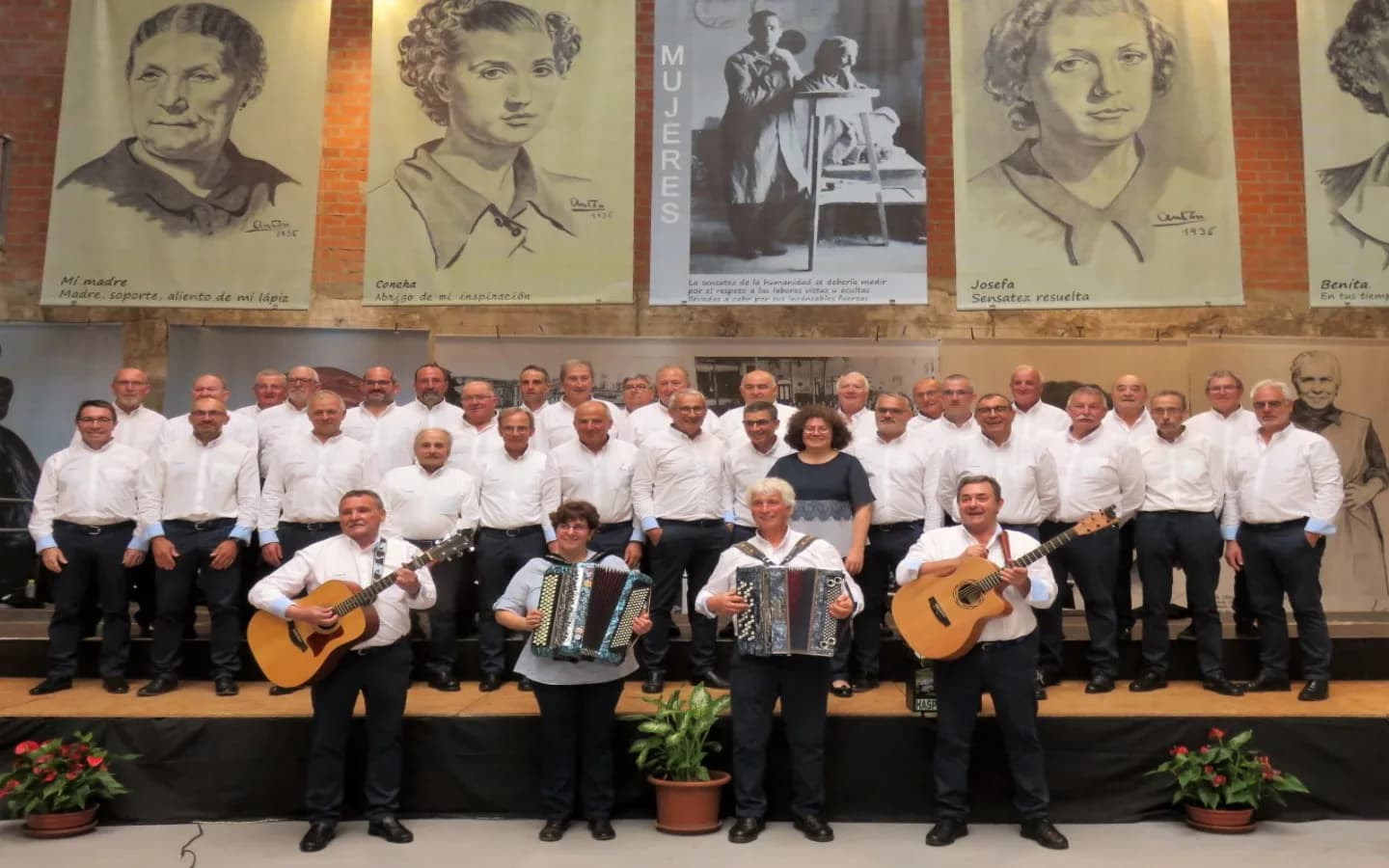 Image 5 : Choeurs basques d'hommes Elgarrekin background