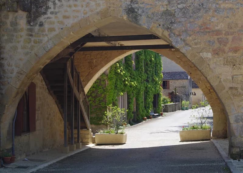 Image 2 : Marché traditionnel du mercredi background