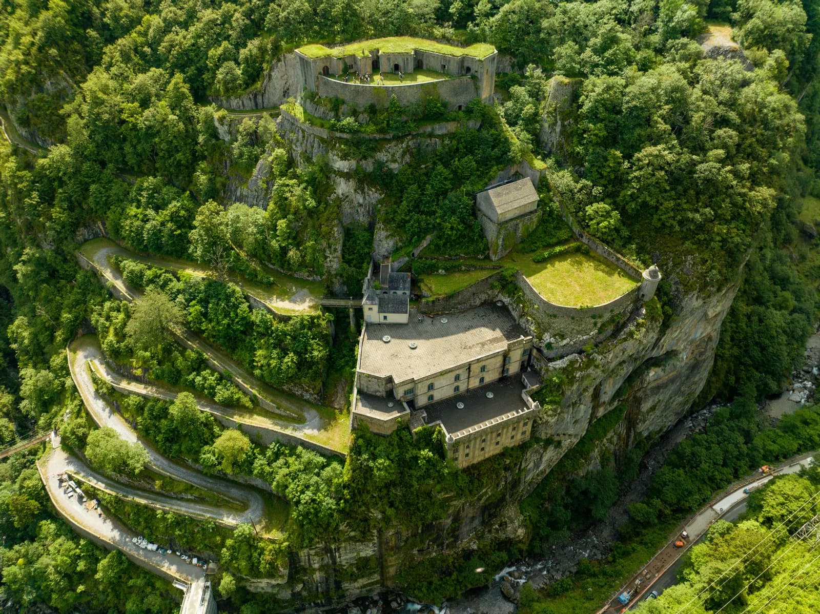 Image 1 : Visite guidée du Fort du Portalet background