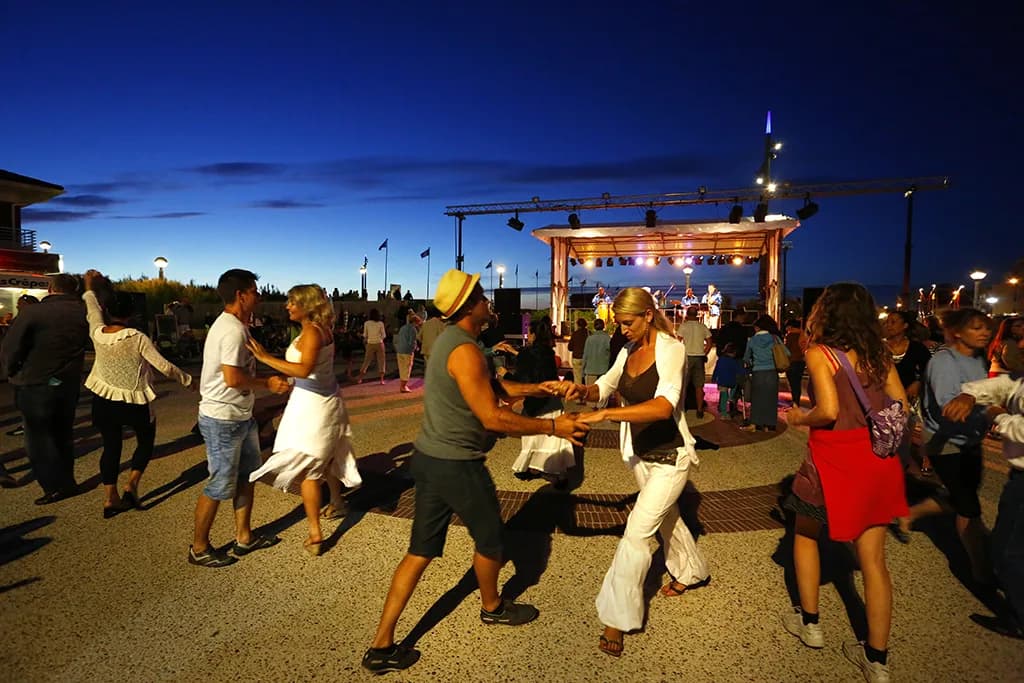 Image 1 : Stages de danse cubaine background