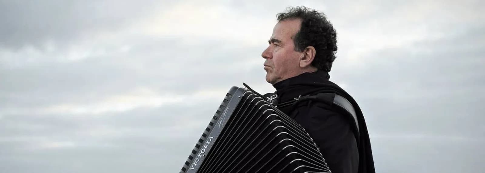 Image 1 : Centre Culturel : Richard Galliano New Viaggio Trio background