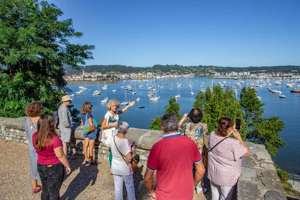 Image 1 : Visite d'Hendaye "Centre ville" background