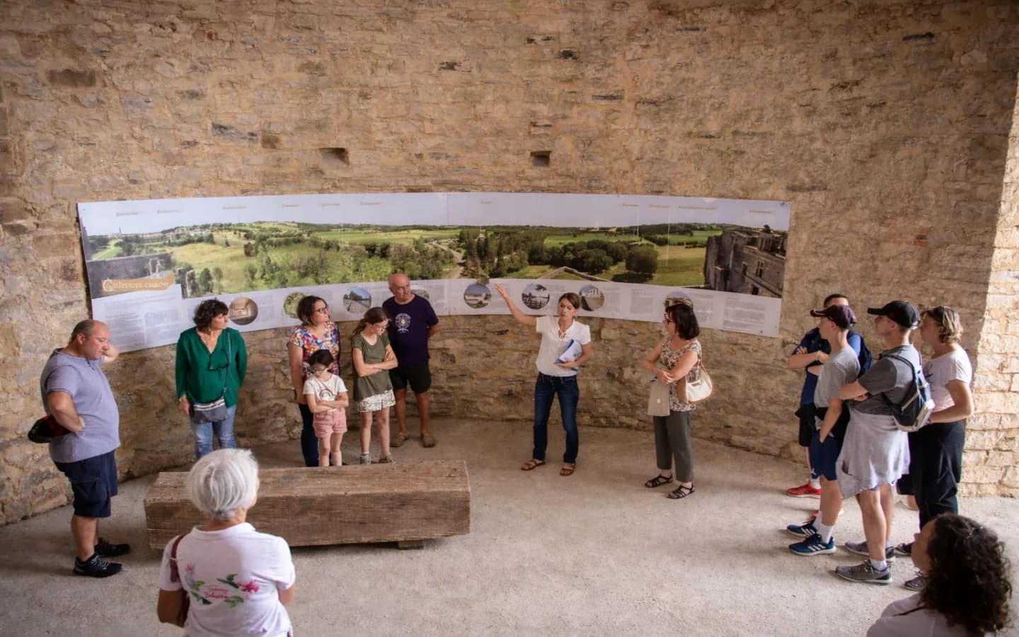 Image 2 : Visite du château de Gramont background