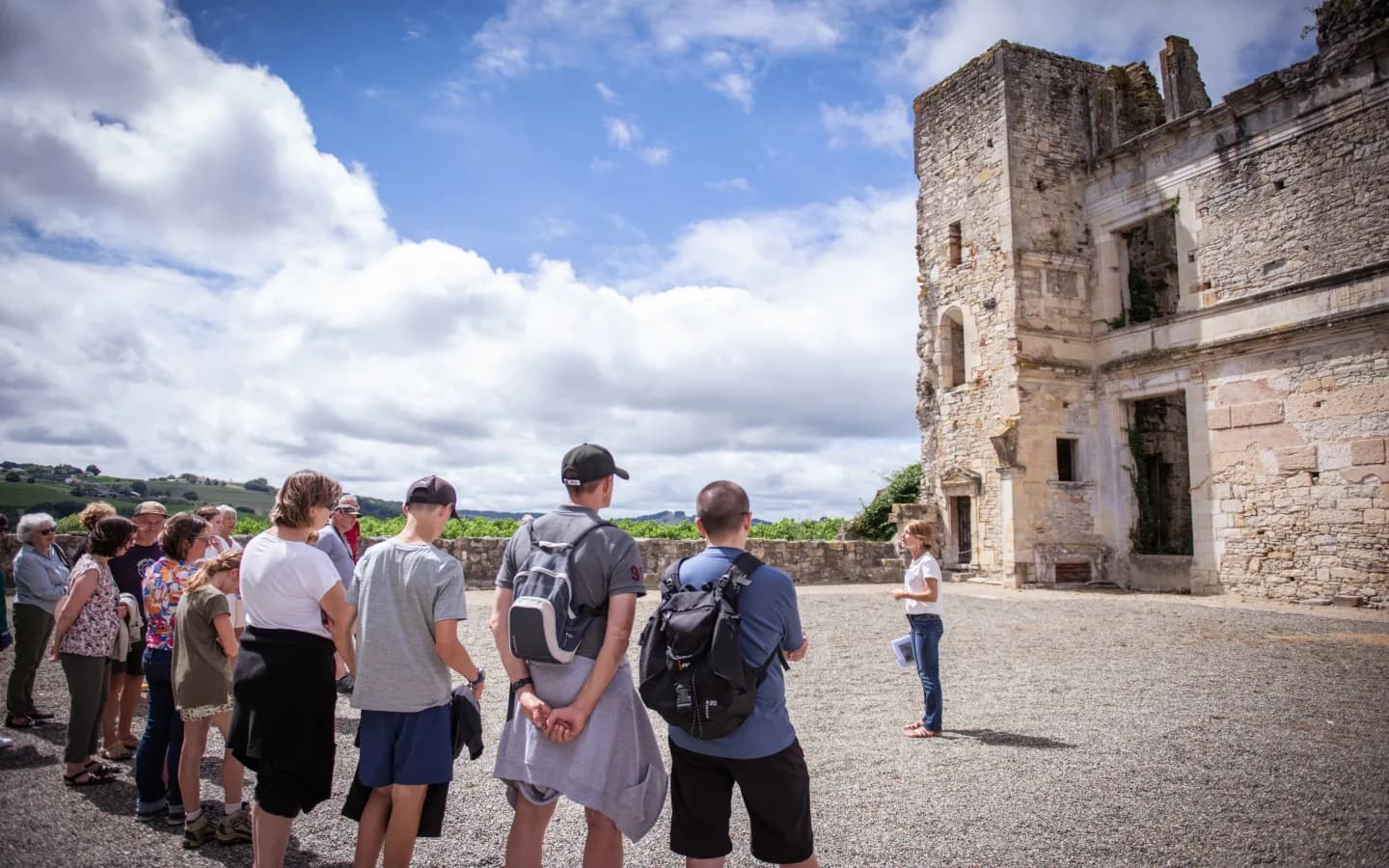 Image 3 : Visite du château de Gramont background