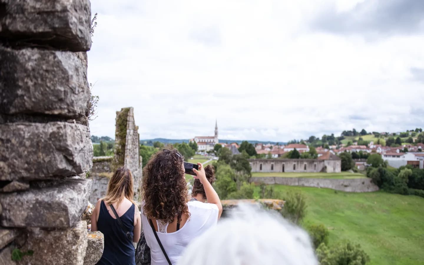 Image 4 : Visite du château de Gramont background