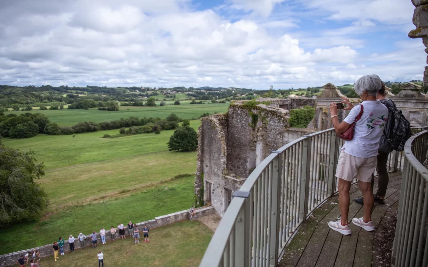 Image 5 : Visite du château de Gramont background
