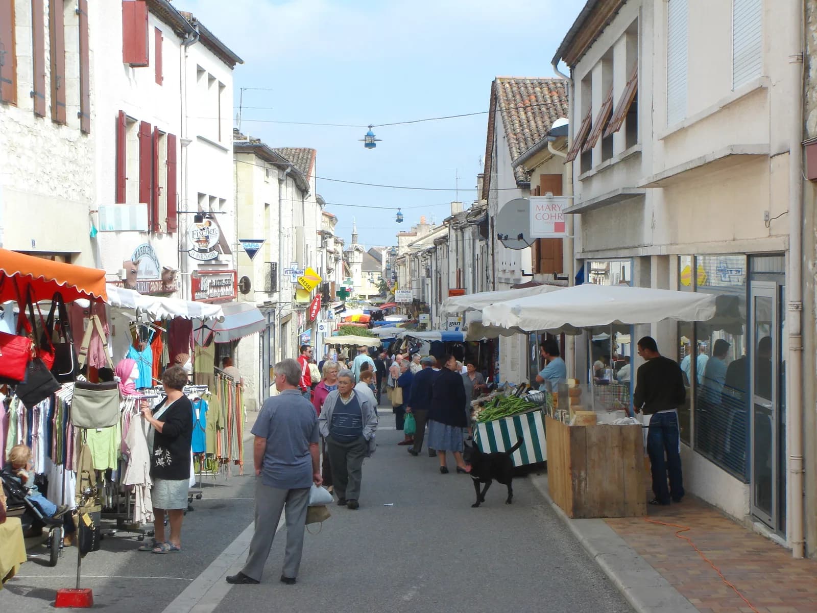 Image 2 : Marché traditionnel de Castillonnès background