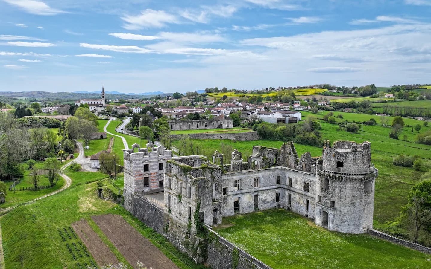 Image 2 : Escape Game Château de Gramont background