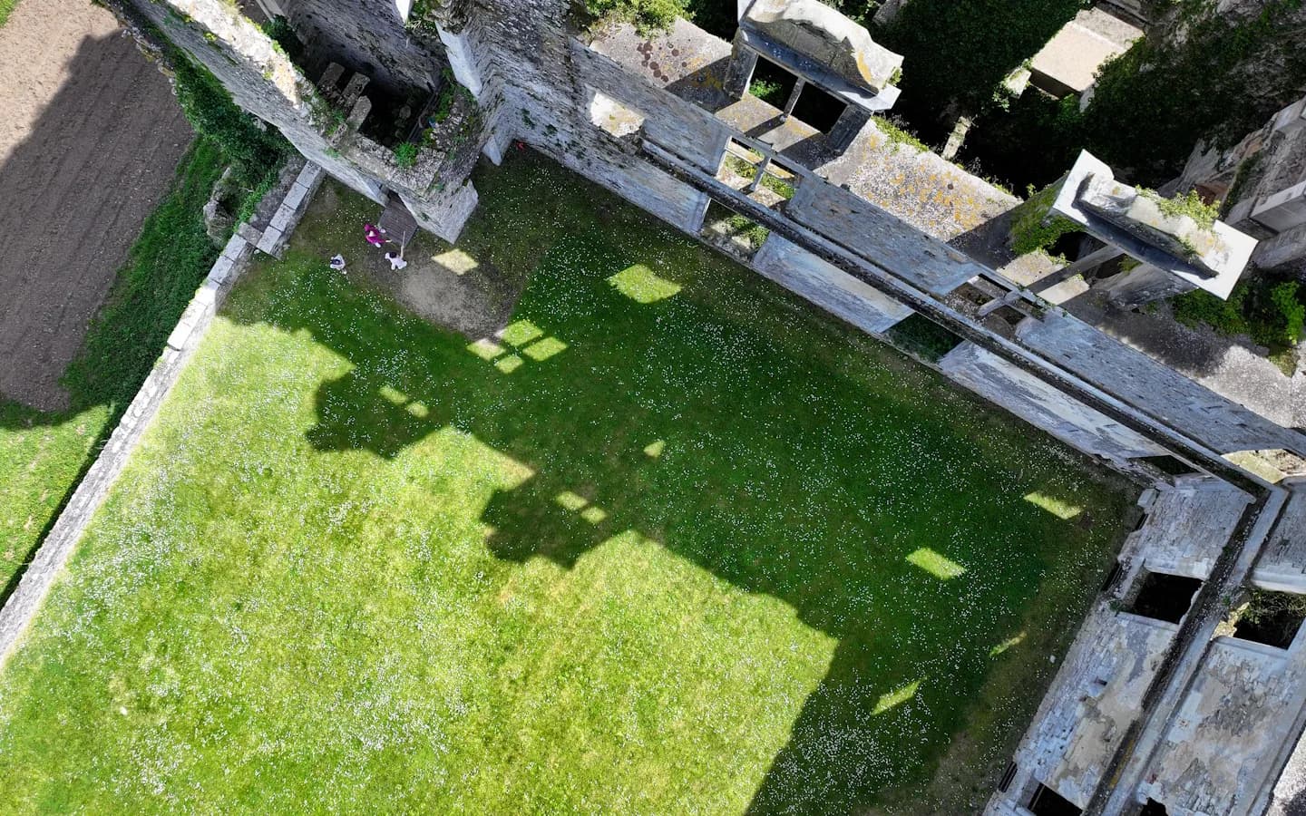 Image 4 : Escape Game Château de Gramont background