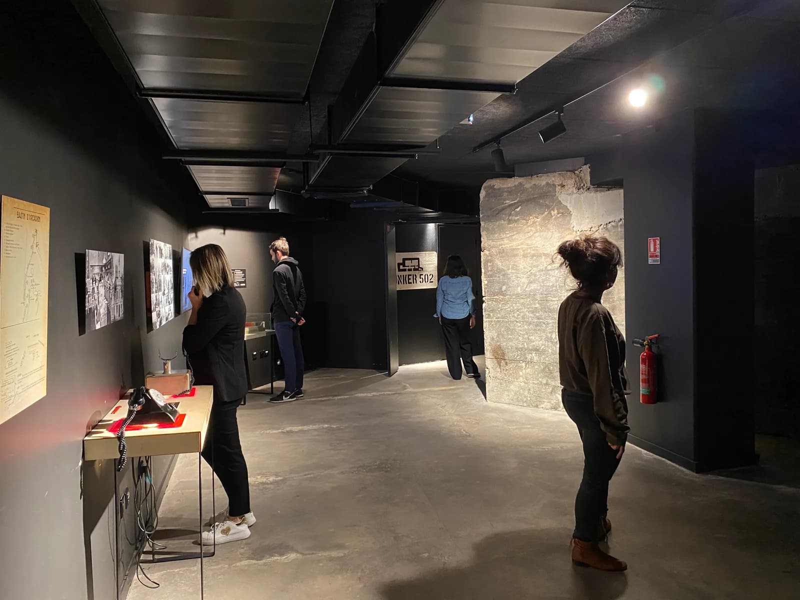 Image 2 : Visite libre du Bunker : Code 502, l'expérience souterraine d'Arcachon background