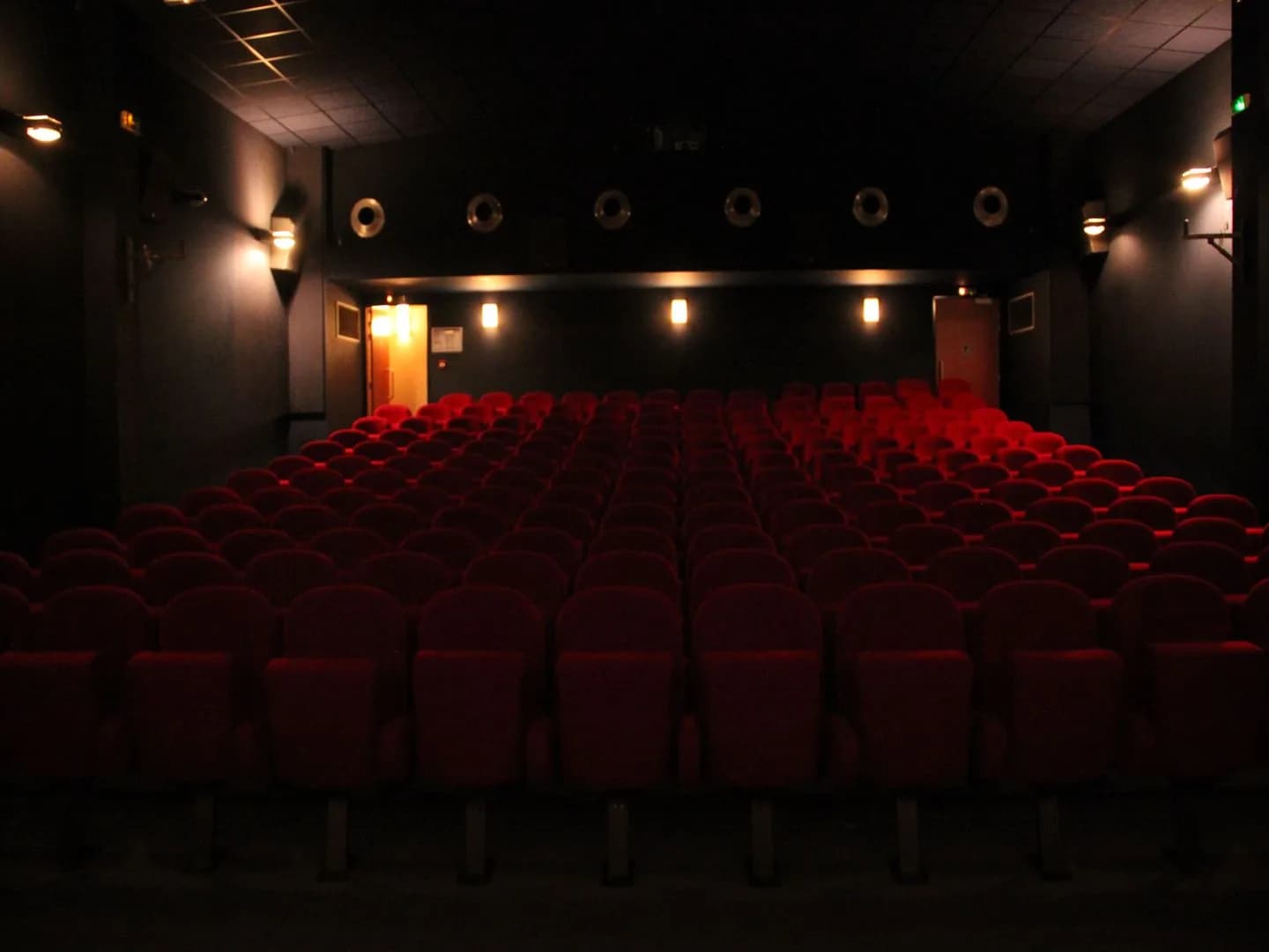 Image 3 : Ciné-débat background