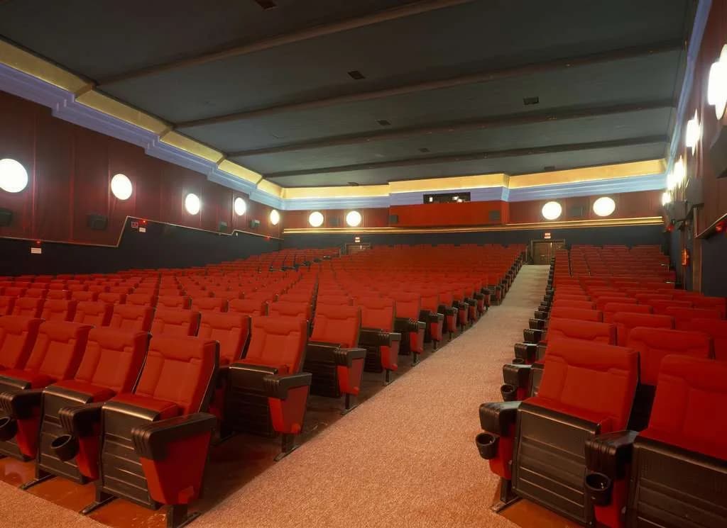 Image 1 : Cinéma : La Nirvana background
