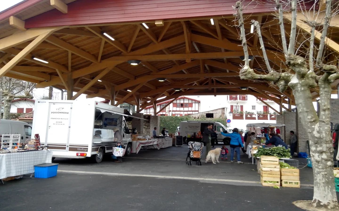 Image 2 : Marché hebdomadaire background
