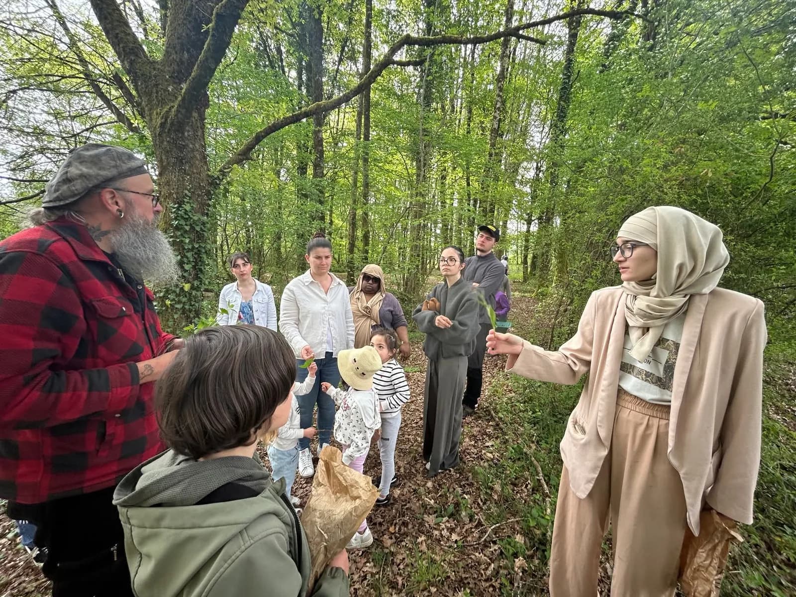 Image 3 : Atelier découverte "Le petit peuple des herbes" background
