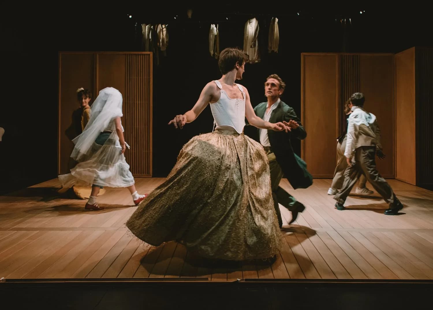Image 1 : Comédie - La folle journée ou le mariage de Figaro background