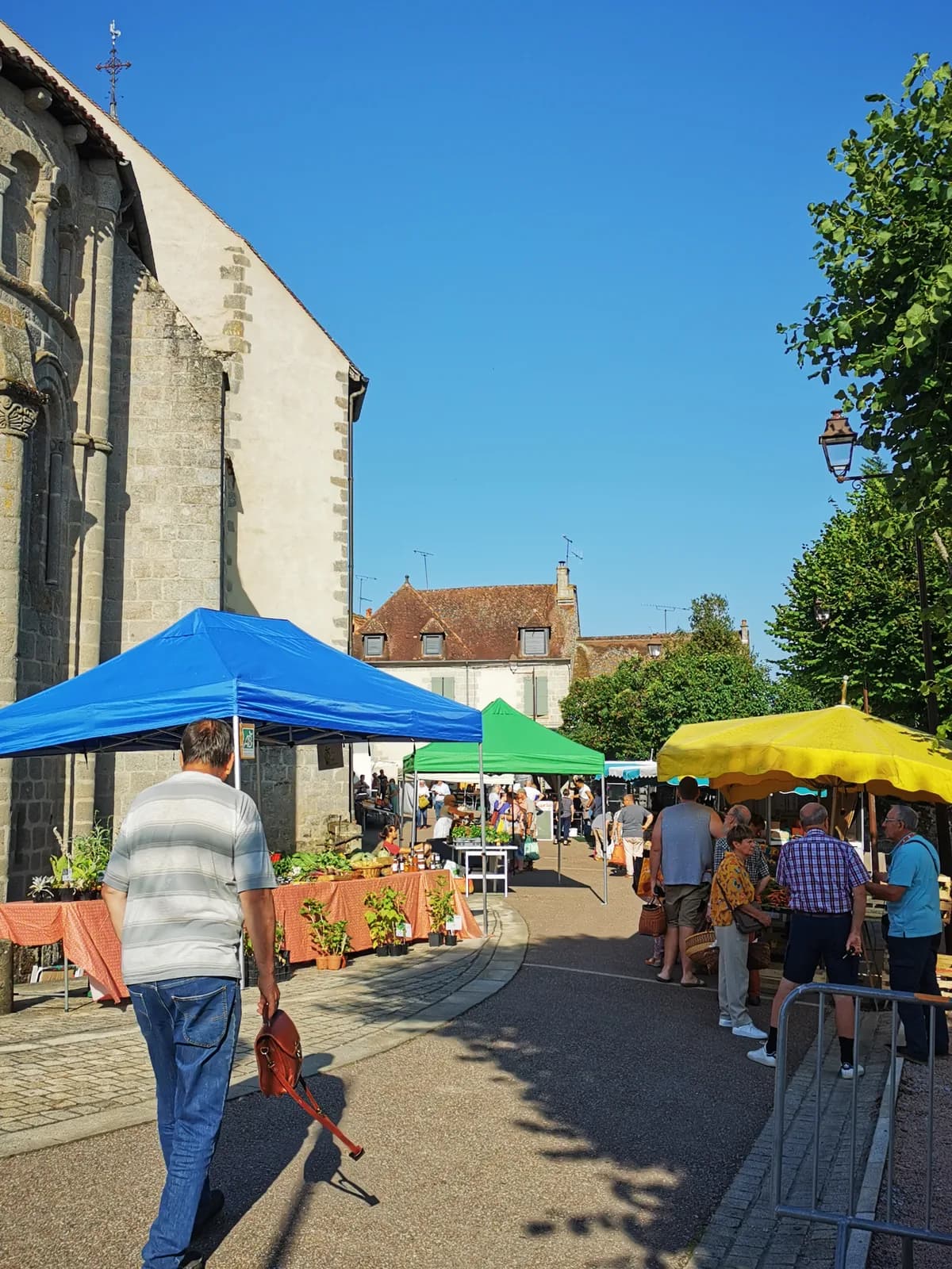 Image 1 : Marché d'Ahun background