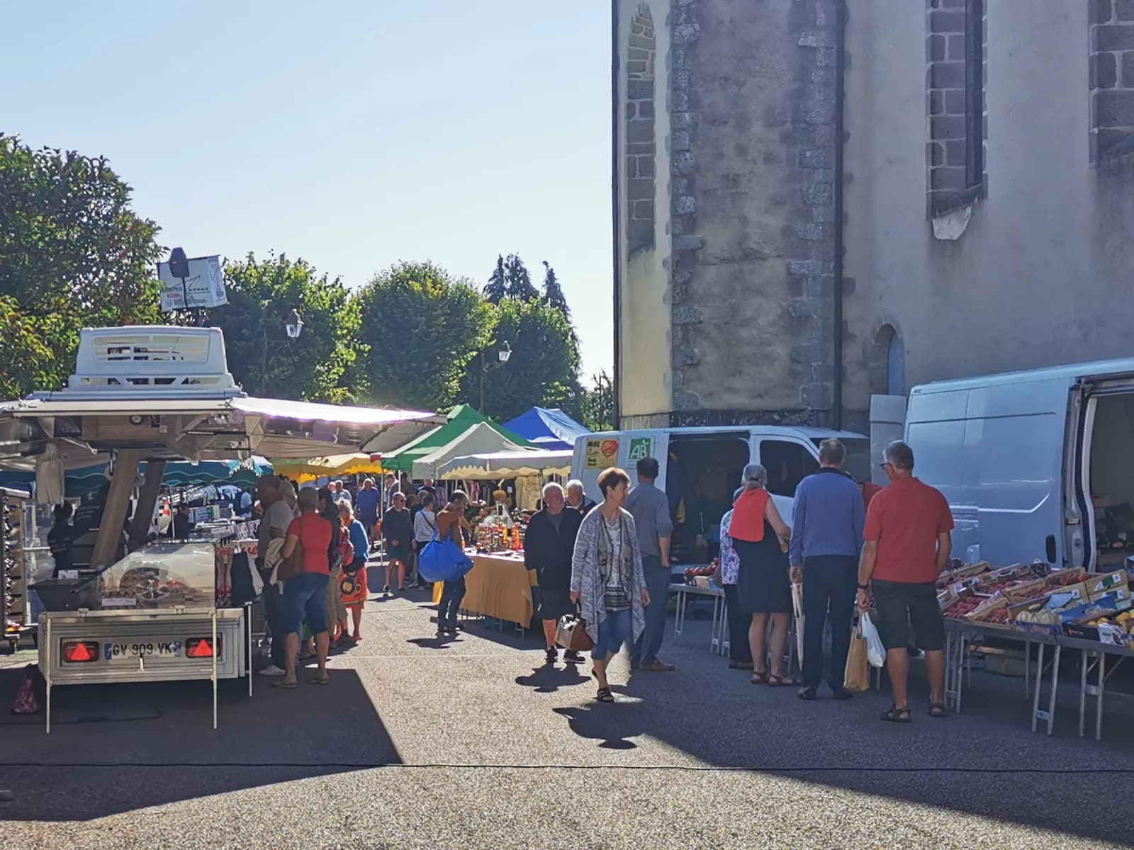 Image 2 : Marché d'Ahun background