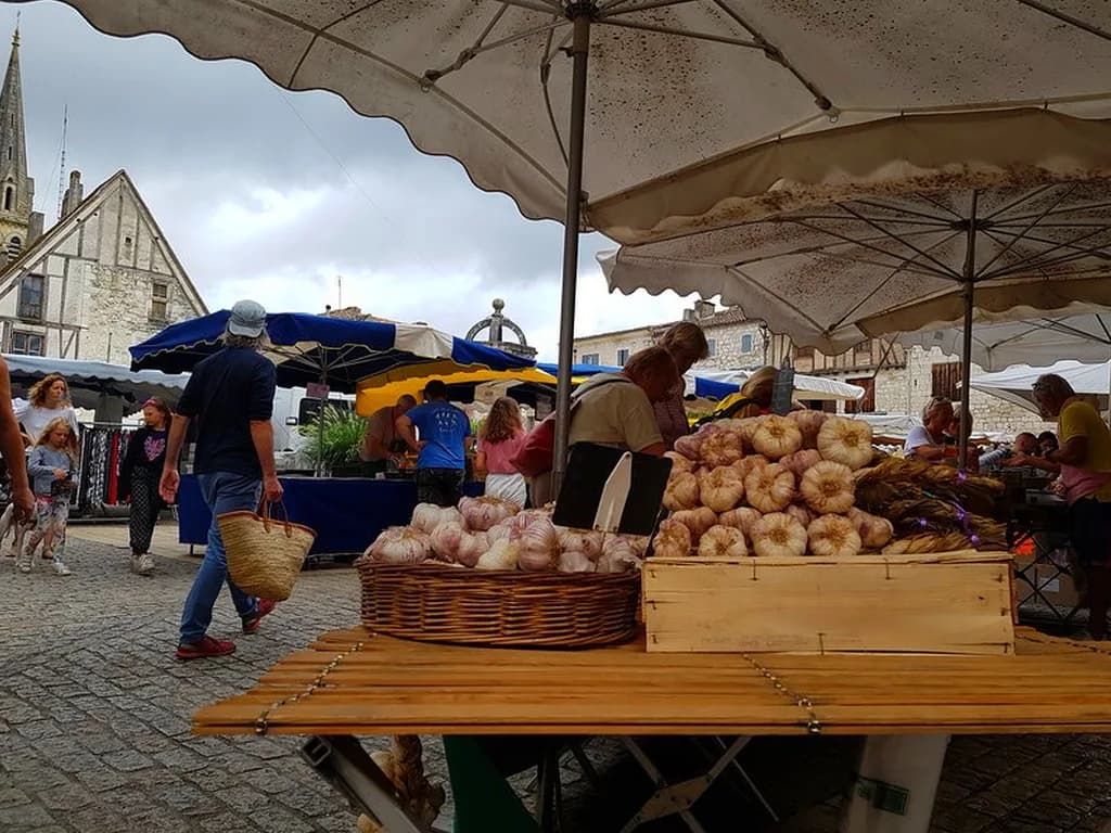 Image 1 : Marché traditionnel du jeudi background