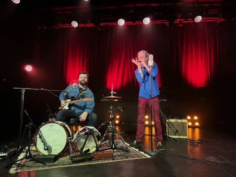 Image 1 : Concert : Fly'in Fred and Little Morgan background