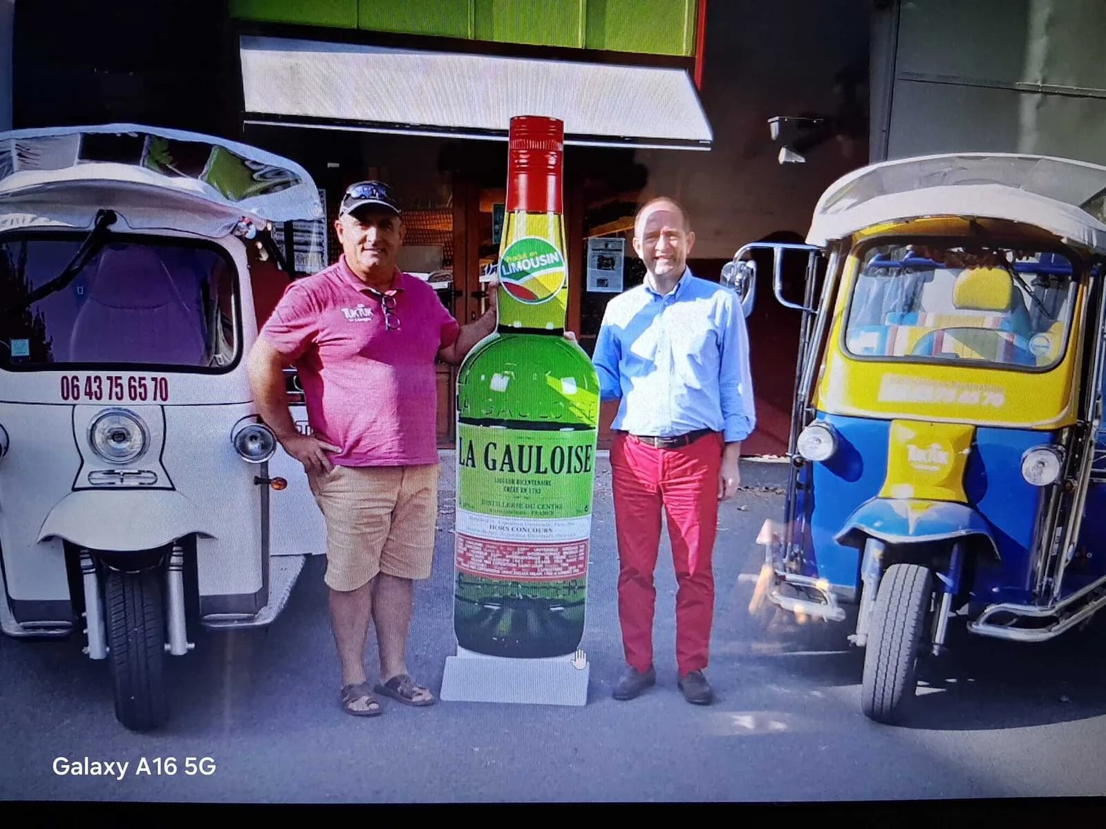 Image 1 : Visite en Tuk Tuk - Parcours de la Distillerie background