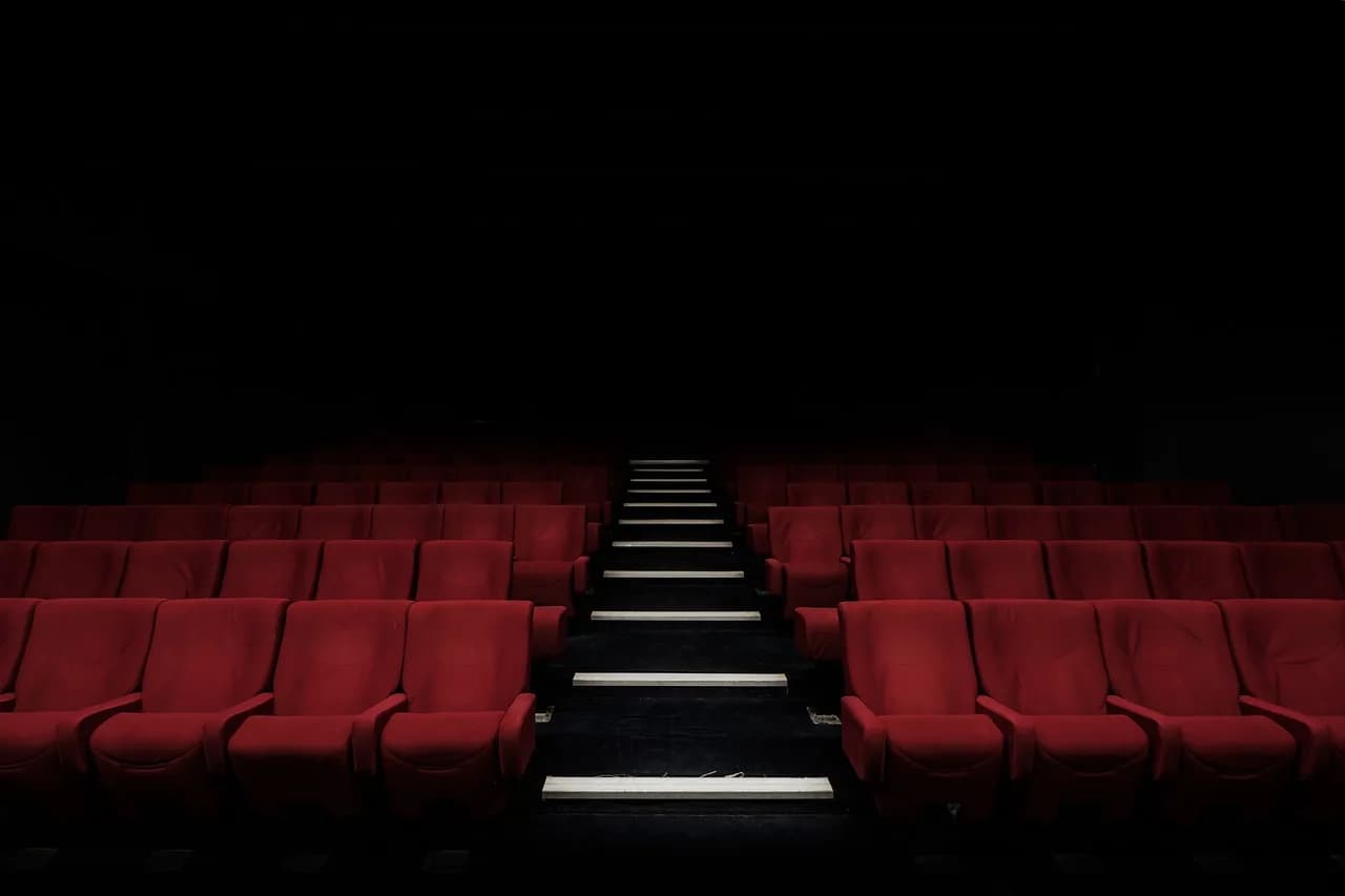 Image 1 : Spectacle "La P'tite tournée" background