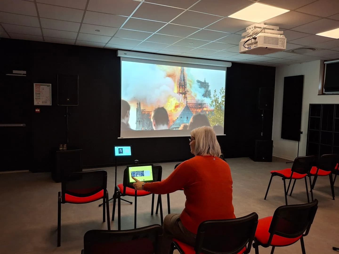 Image 3 : Musée numérique et atelier, à la Micro-Folie background