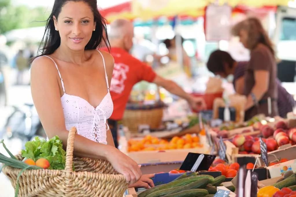 Image 2 : Marché à Magnac-Bourg background