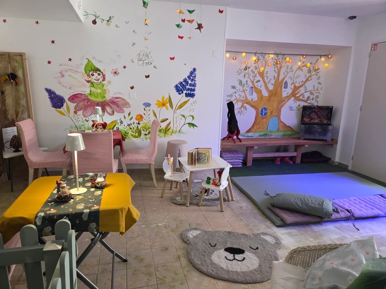 Image 2 : Mercredi après-midi : Goûter du petit chaperon rouge background