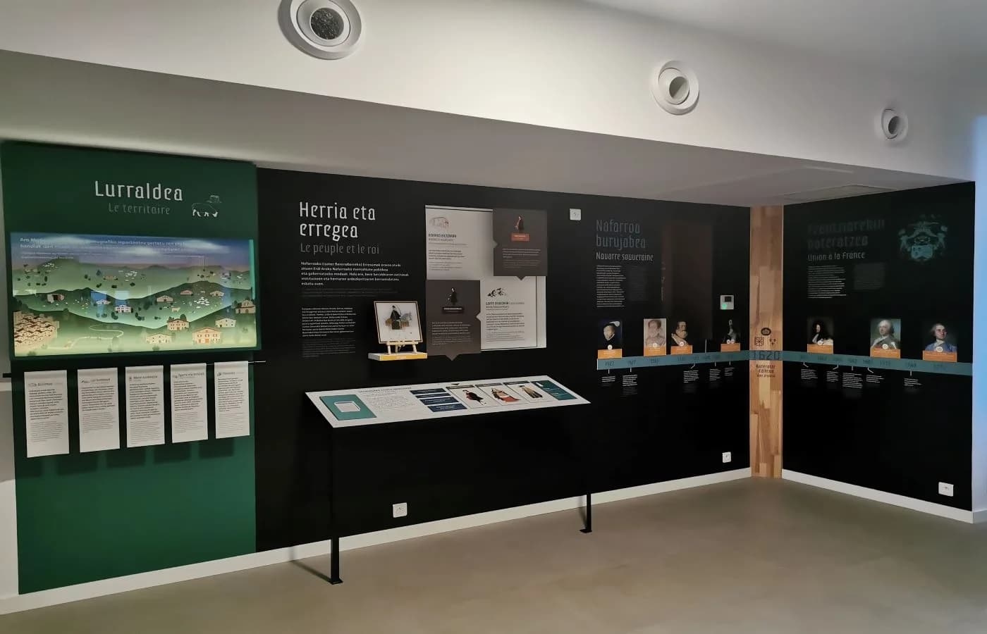 Image 2 : Visite du centre d'interprétation Mehaka sur la Basse Navarre en français. background