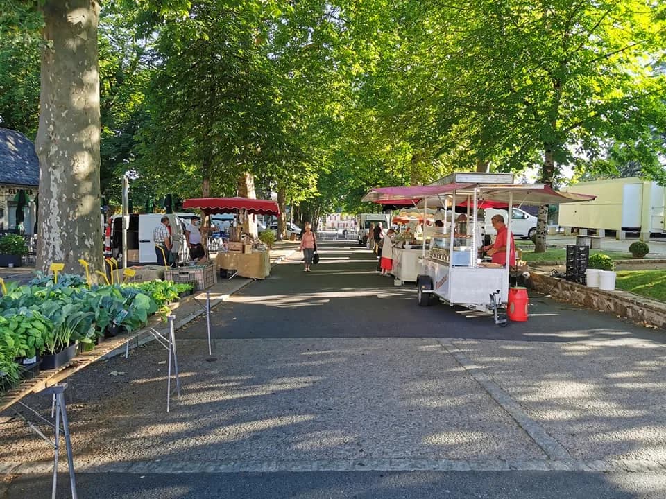 Image 2 : Foire de Pompadour background