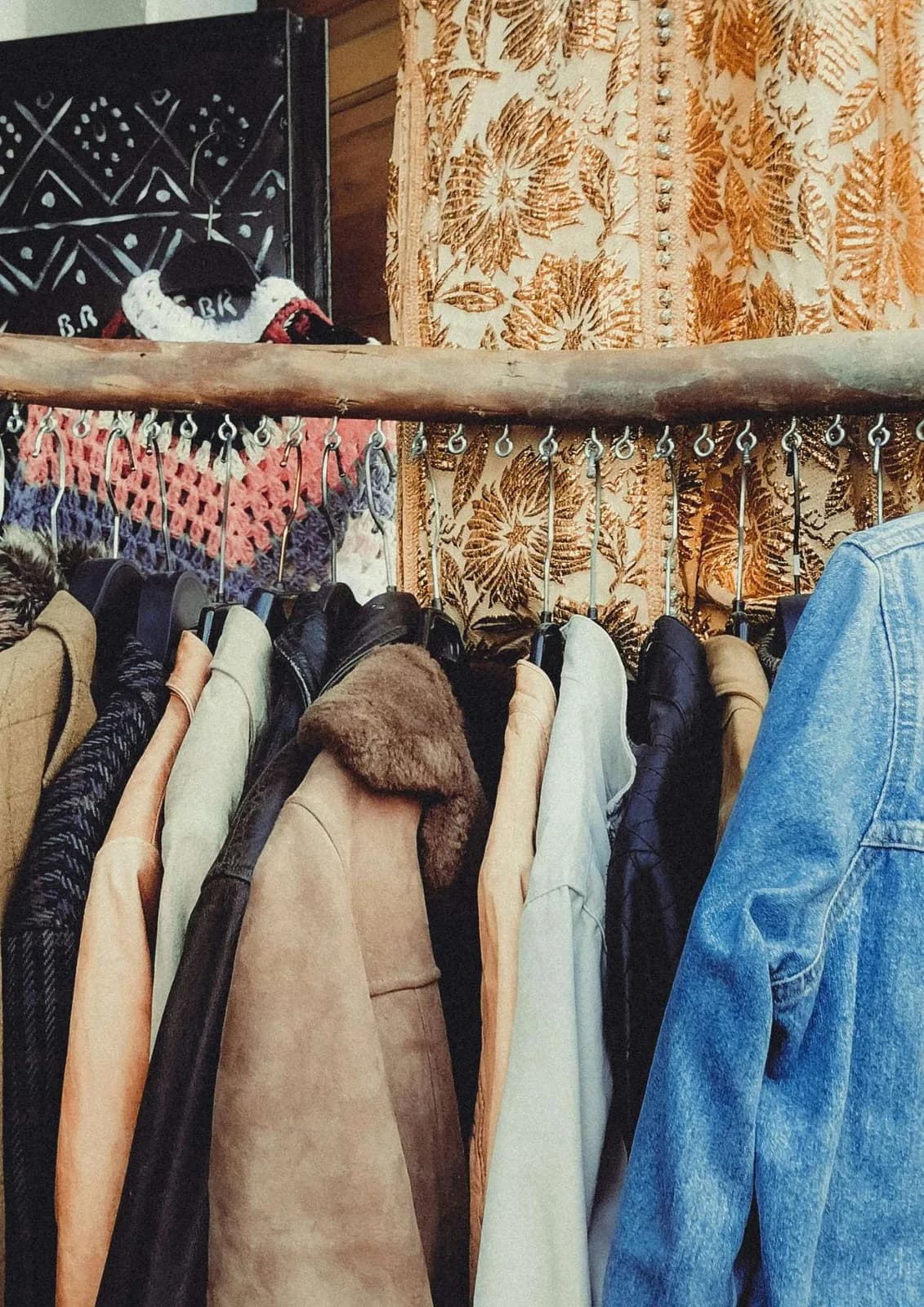 Image 1 : Braderie - Fripes background