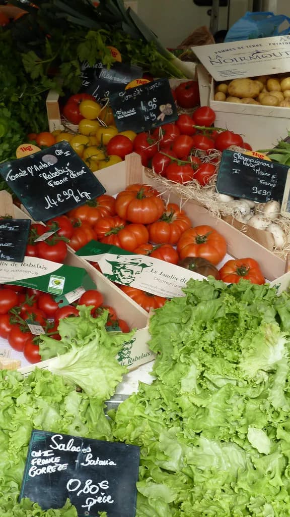 Image 1 : Marché à Corrèze background