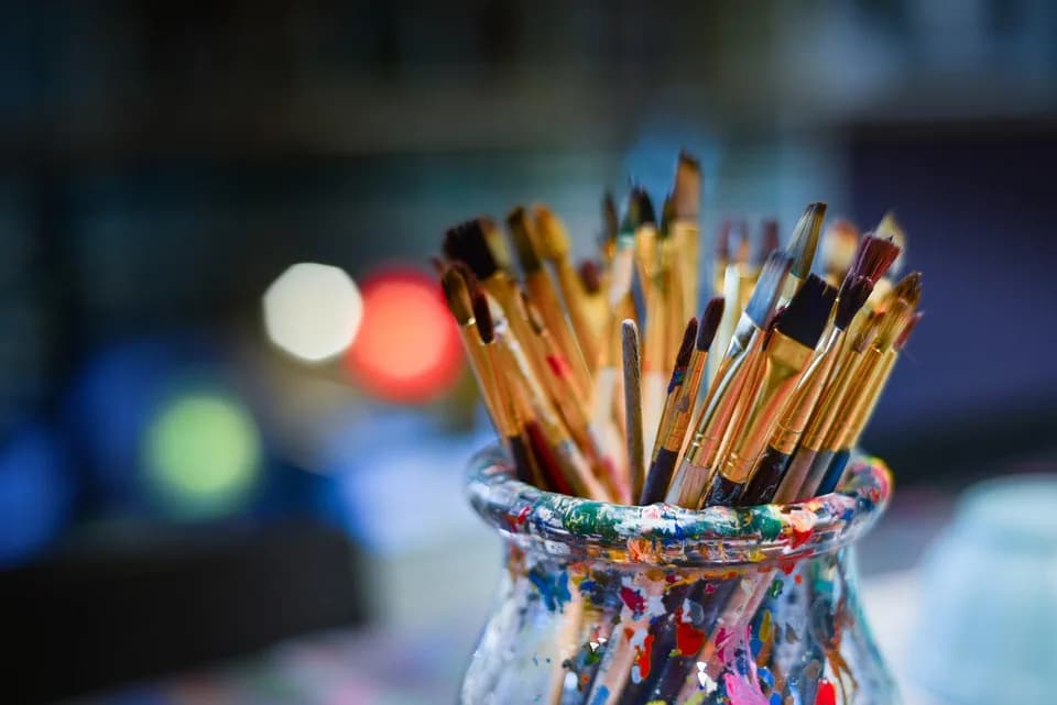 Image 1 : Atelier Peinture background