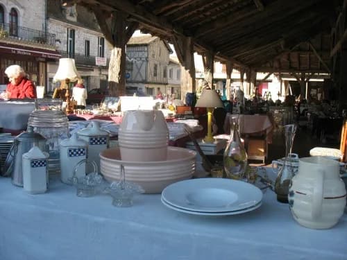 Image 2 : Marché aux puces - Brocante background