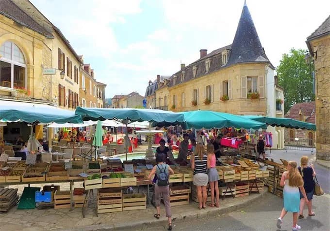 Image 1 : Marché de Saint Cyprien background